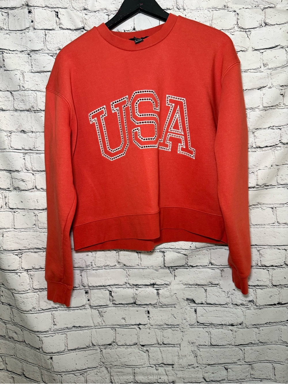Forever21. Orange crop USA graphic sweatshirt. Size M